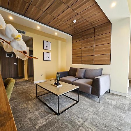 Hotel Etna Gracanica  Екстер'єр фото