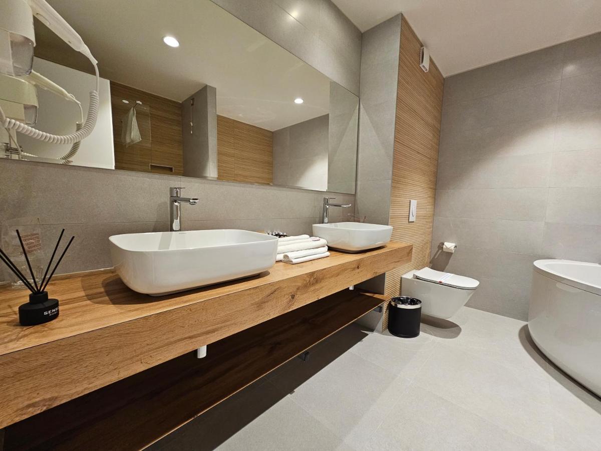 Hotel Etna Gracanica  Екстер'єр фото
