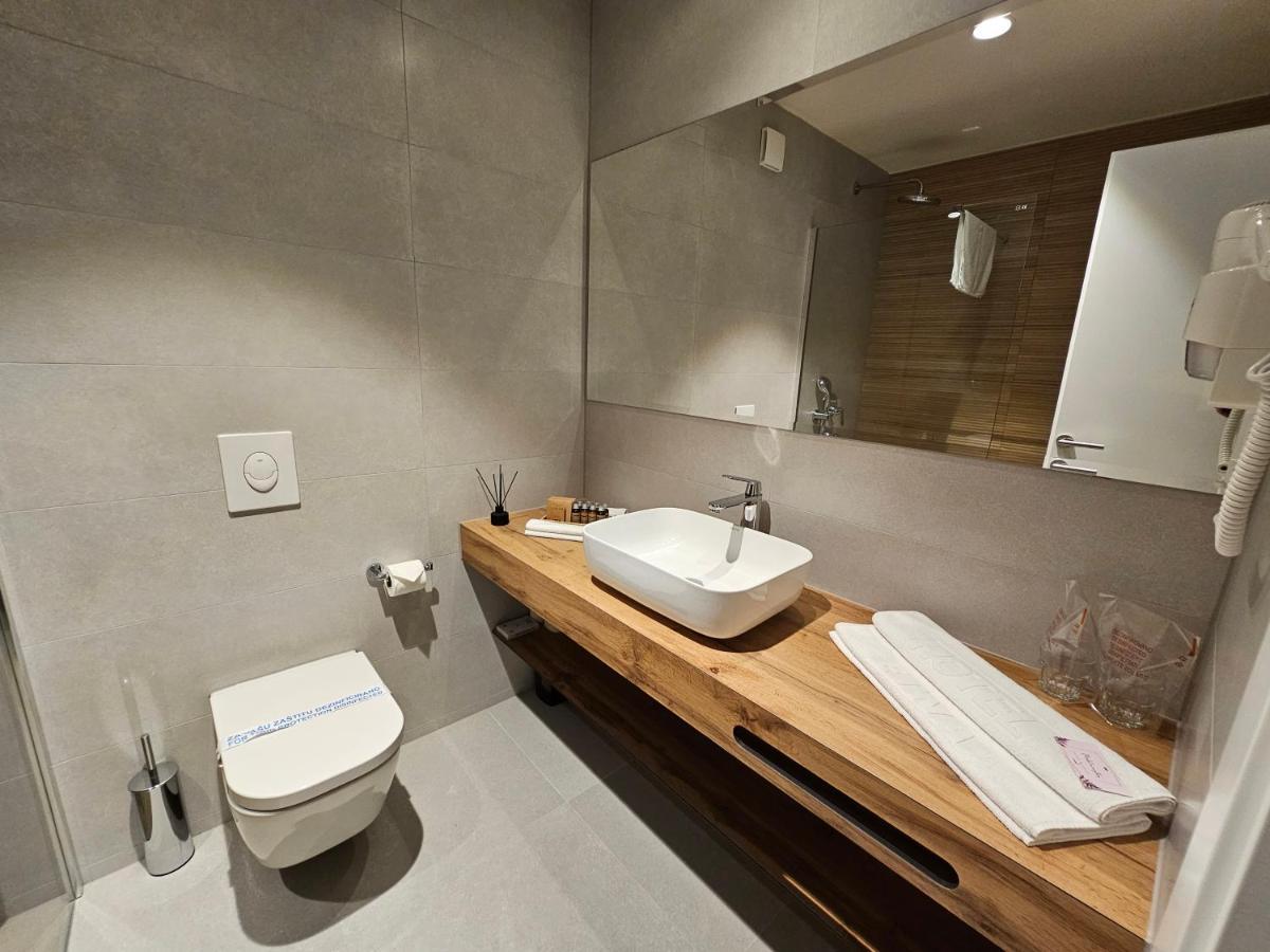Hotel Etna Gracanica  Екстер'єр фото