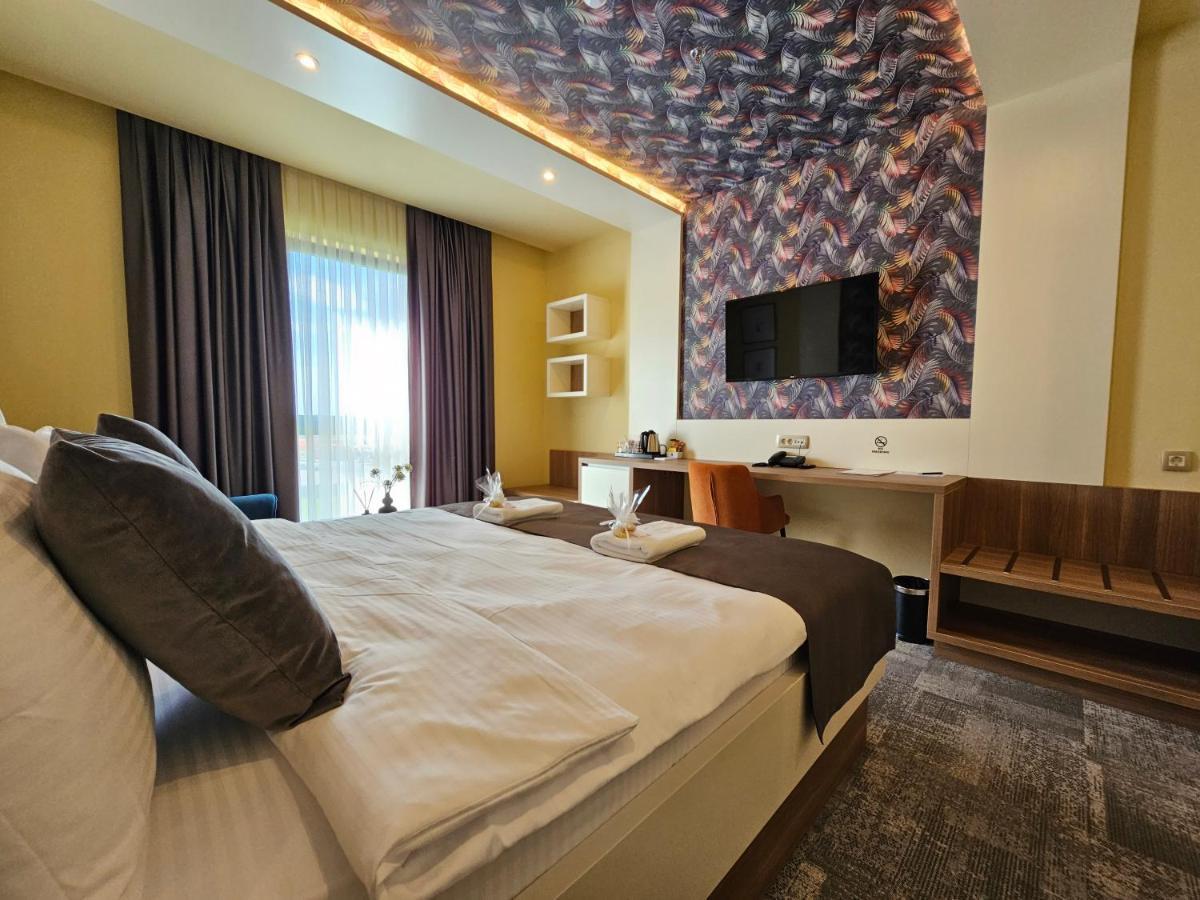 Hotel Etna Gracanica  Екстер'єр фото