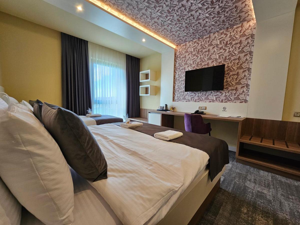 Hotel Etna Gracanica  Екстер'єр фото