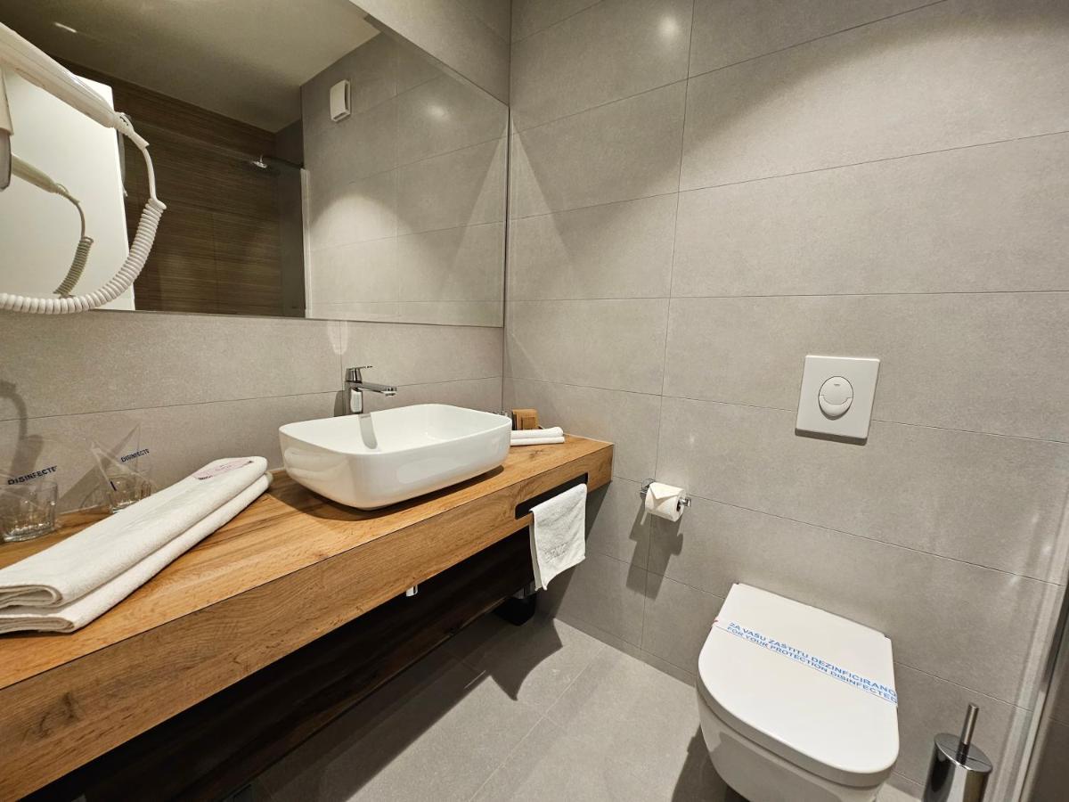 Hotel Etna Gracanica  Екстер'єр фото