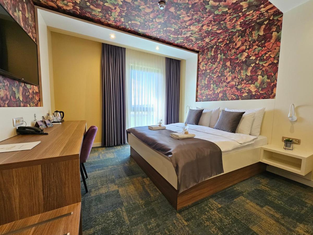Hotel Etna Gracanica  Екстер'єр фото