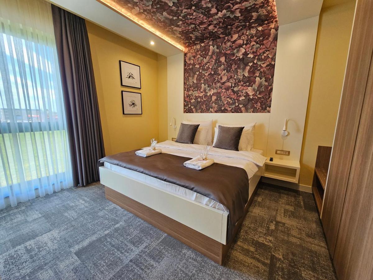 Hotel Etna Gracanica  Екстер'єр фото