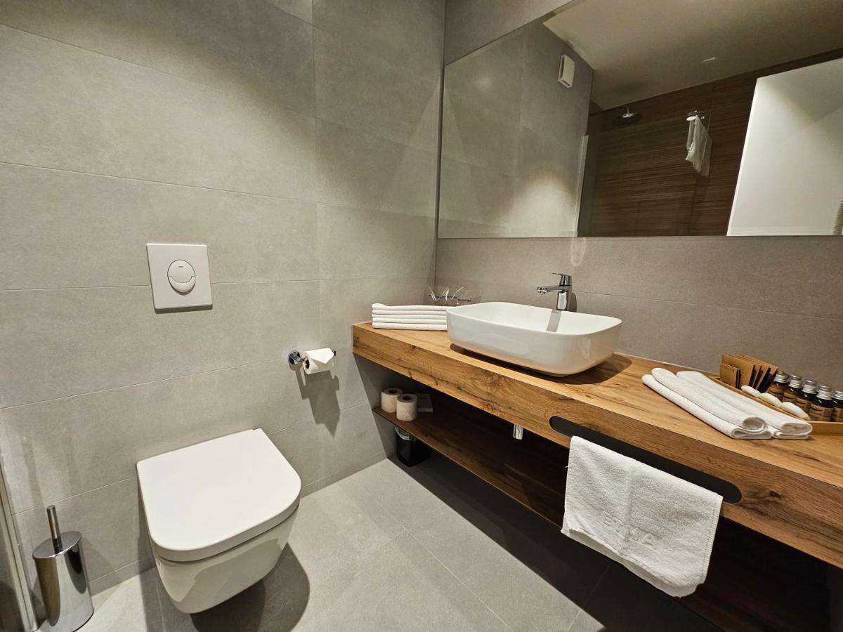 Hotel Etna Gracanica  Екстер'єр фото