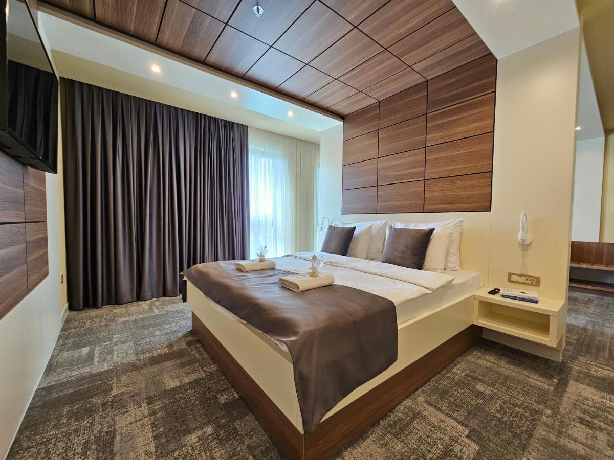 Hotel Etna Gracanica  Екстер'єр фото