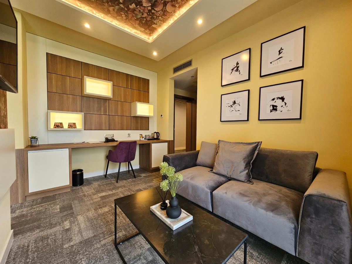 Hotel Etna Gracanica  Екстер'єр фото