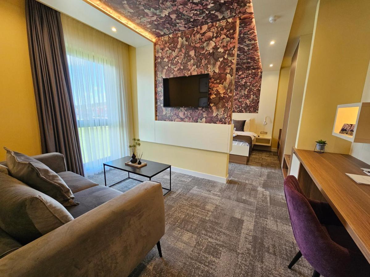 Hotel Etna Gracanica  Екстер'єр фото