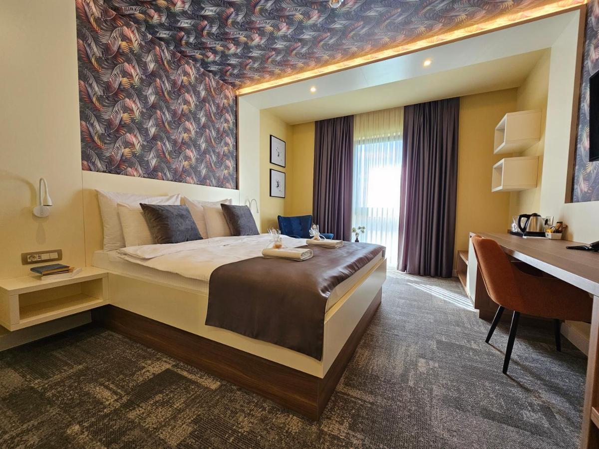 Hotel Etna Gracanica  Екстер'єр фото