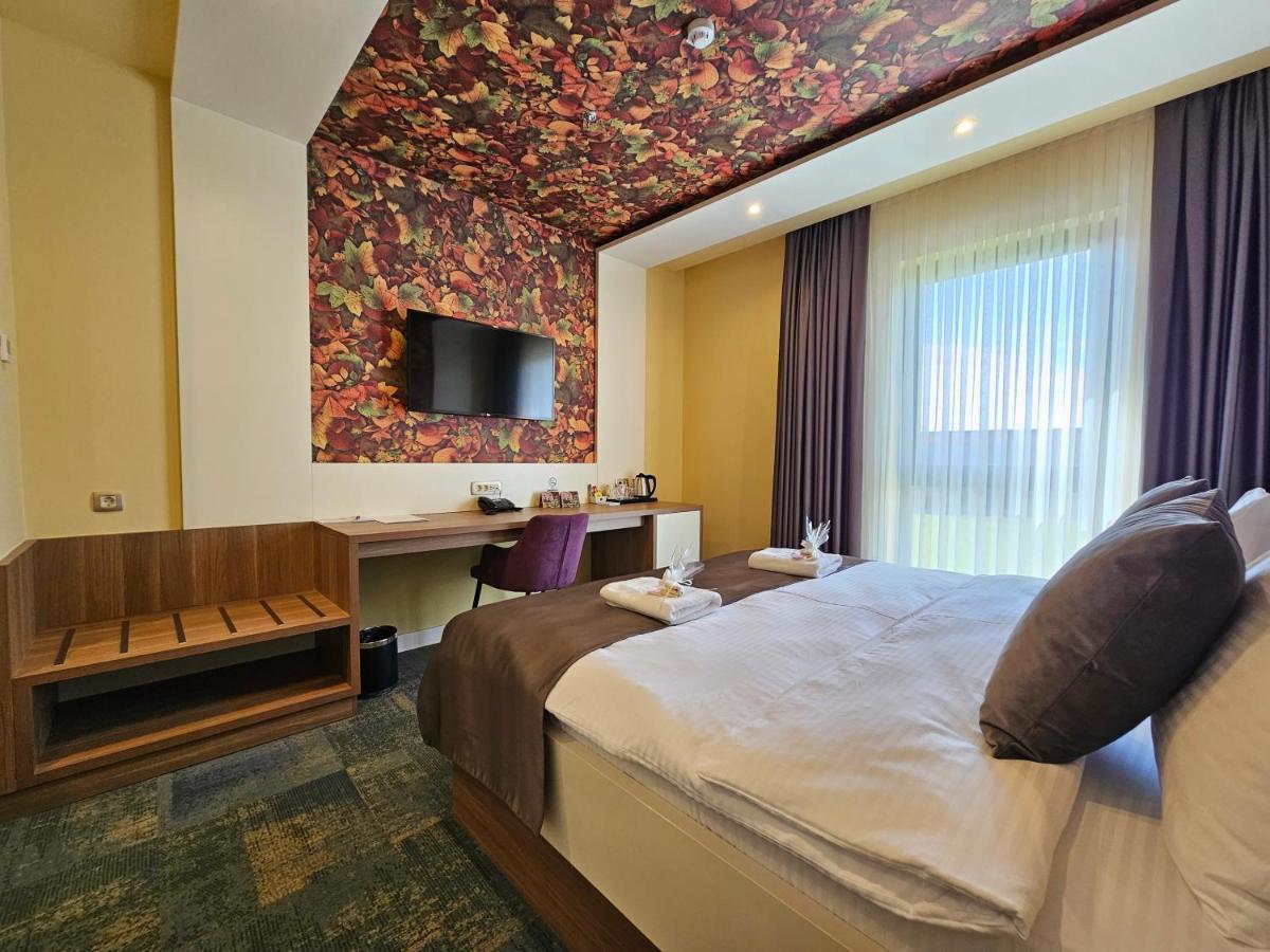 Hotel Etna Gracanica  Екстер'єр фото