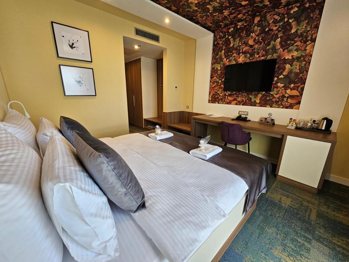 Hotel Etna Gracanica  Екстер'єр фото