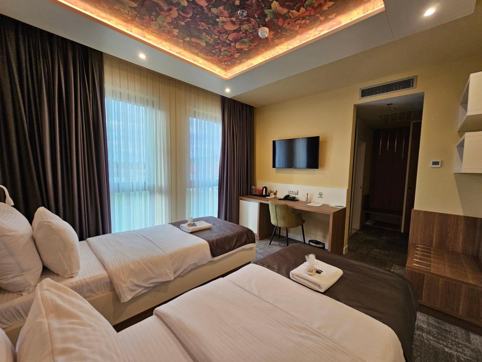 Hotel Etna Gracanica  Екстер'єр фото