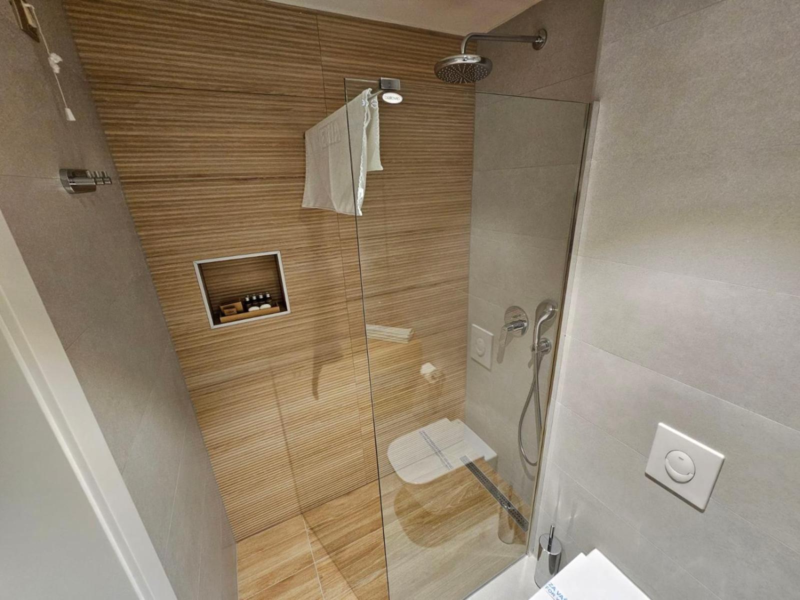 Hotel Etna Gracanica  Екстер'єр фото